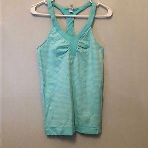 Under Armour Seamless V Neck - Large